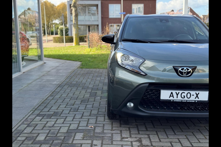 Toyota Aygo X 1.0 VVT-i S-CVT Pulse Automaat | December 2024, Stoelverwarming, Bi-Tone, Airco, Privacy Glass, Lichtmetalen velgen, Apple CarPl
