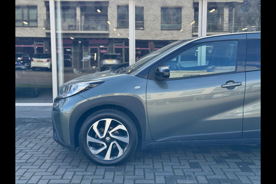 Toyota Aygo X 1.0 VVT-i S-CVT Pulse Automaat | December 2024, Stoelverwarming, Bi-Tone, Airco, Privacy Glass, Lichtmetalen velgen, Apple CarPl