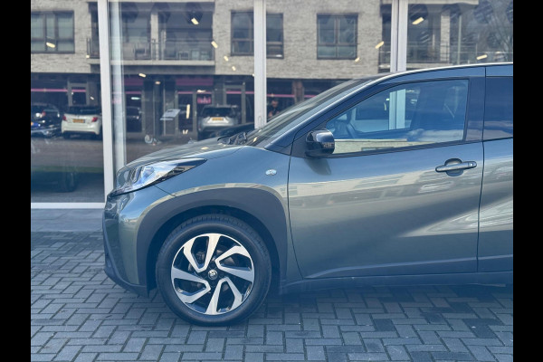 Toyota Aygo X 1.0 VVT-i S-CVT Pulse Automaat | December 2024, Stoelverwarming, Bi-Tone, Airco, Privacy Glass, Lichtmetalen velgen, Apple CarPl