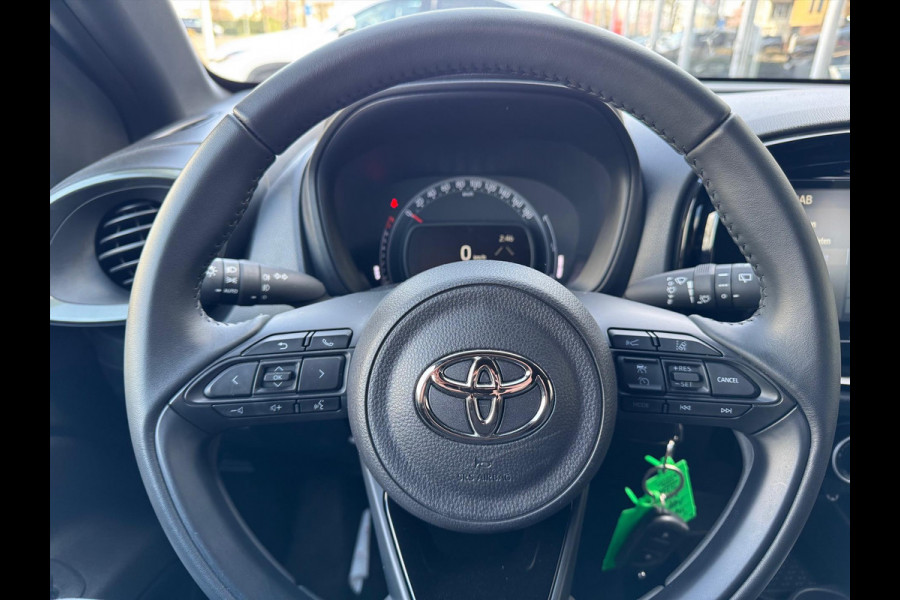 Toyota Aygo X 1.0 VVT-i S-CVT Pulse Automaat | December 2024, Stoelverwarming, Bi-Tone, Airco, Privacy Glass, Lichtmetalen velgen, Apple CarPl
