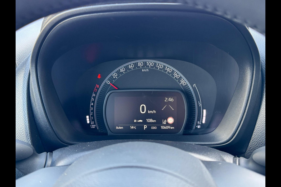 Toyota Aygo X 1.0 VVT-i S-CVT Pulse Automaat | December 2024, Stoelverwarming, Bi-Tone, Airco, Privacy Glass, Lichtmetalen velgen, Apple CarPl