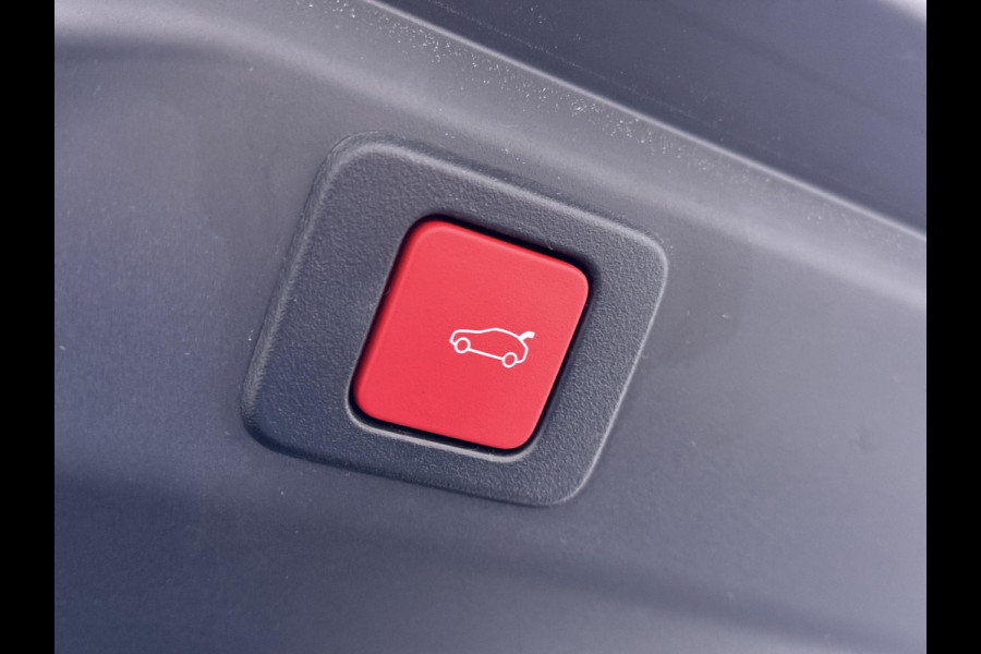 Peugeot E 3008 GT Avantage 210 73 kWh | SOH 95% WARMTEPOMP | DODE HOEKCENSOR | DEALER ONDERHOUDEN | BTW VERREKENBAAR | RIJKLAARPRIJS incl. 12mnd BOVAG | 100% ongeval verleden vrij.