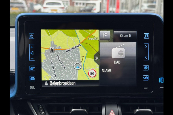 Toyota C-HR 1.8 Hybrid Bi-Tone Plus | JBL, Led Pakket, Half leer/Alcantara, Dodehoekherkenning, parkeersensoren, Stuurverwarming
