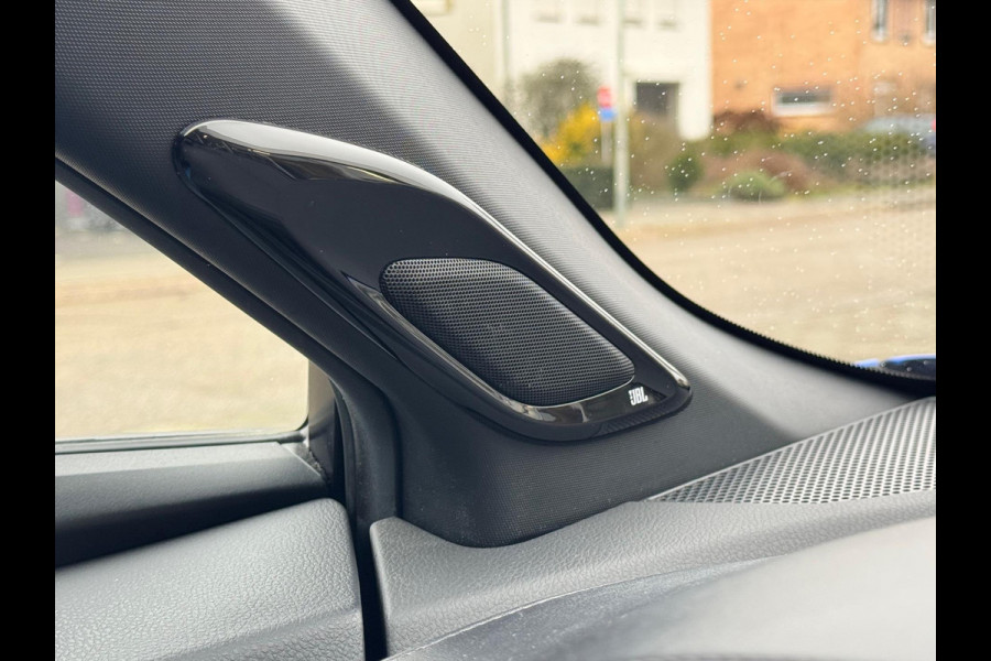Toyota C-HR 1.8 Hybrid Bi-Tone Plus | JBL, Led Pakket, Half leer/Alcantara, Dodehoekherkenning, parkeersensoren, Stuurverwarming