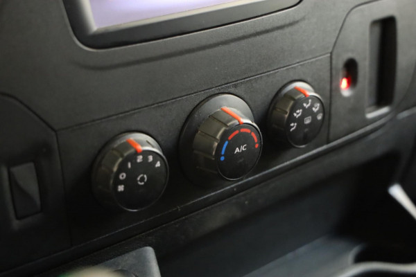 Opel Movano 2.3 CDTI CAMERA IMPERiAAL SCHADE ACHTERDEUREN AIRCO CRUISE CONTR TREKHAAK IMPERIAAL TOP AUTO RIJDBAAR