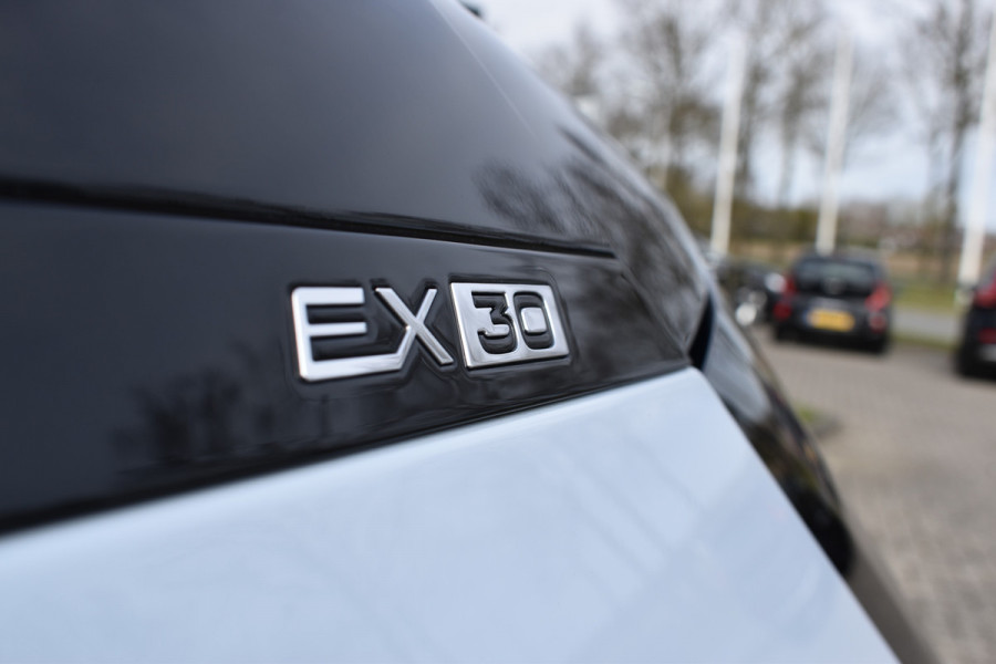 Volvo EX30 Single Motor Extended Range Plus 69 kWh | ACC | Blis | Camera | H&K | 19"LMV