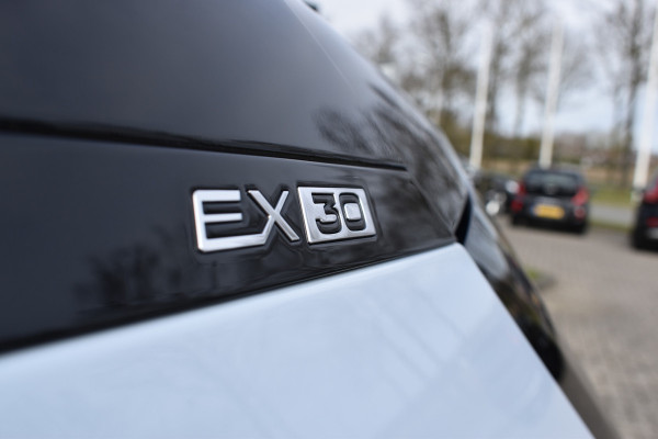 Volvo EX30 Single Motor Extended Range Plus 69 kWh | ACC | Blis | Camera | H&K | 19"LMV