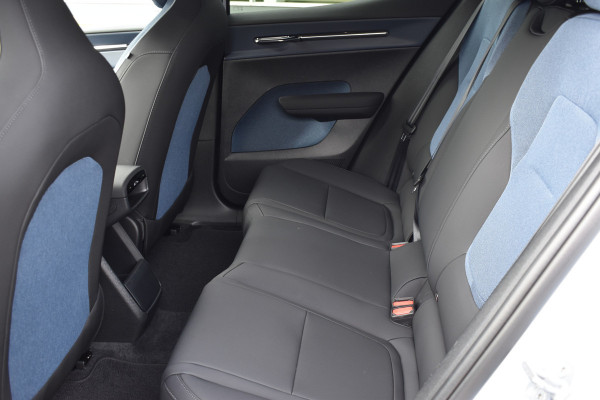 Volvo EX30 Single Motor Extended Range Plus 69 kWh | ACC | Blis | Camera | H&K | 19"LMV