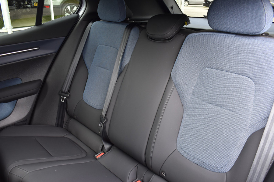 Volvo EX30 Single Motor Extended Range Plus 69 kWh | ACC | Blis | Camera | H&K | 19"LMV