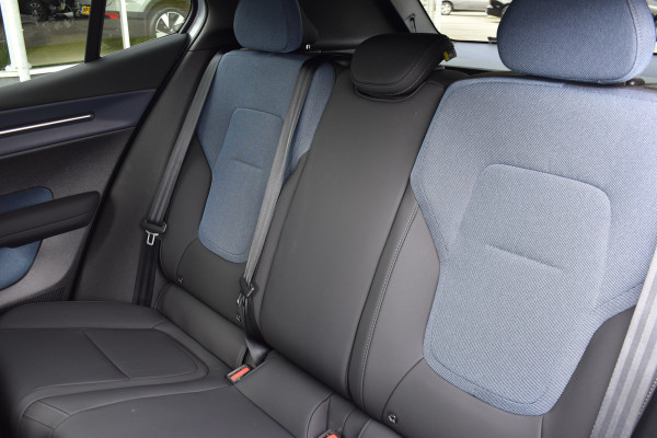 Volvo EX30 Single Motor Extended Range Plus 69 kWh | ACC | Blis | Camera | H&K | 19"LMV