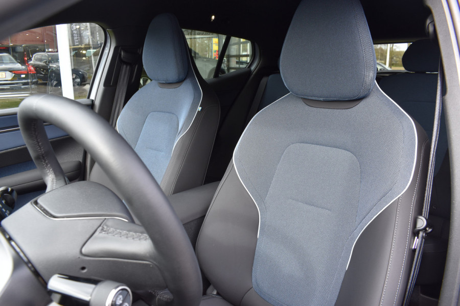 Volvo EX30 Single Motor Extended Range Plus 69 kWh | ACC | Blis | Camera | H&K | 19"LMV