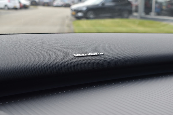 Volvo EX30 Single Motor Extended Range Plus 69 kWh | ACC | Blis | Camera | H&K | 19"LMV