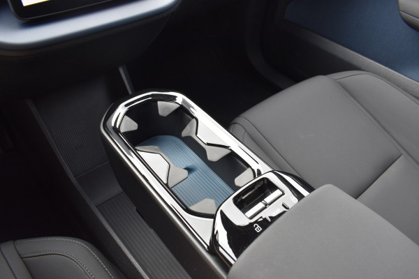 Volvo EX30 Single Motor Extended Range Plus 69 kWh | ACC | Blis | Camera | H&K | 19"LMV