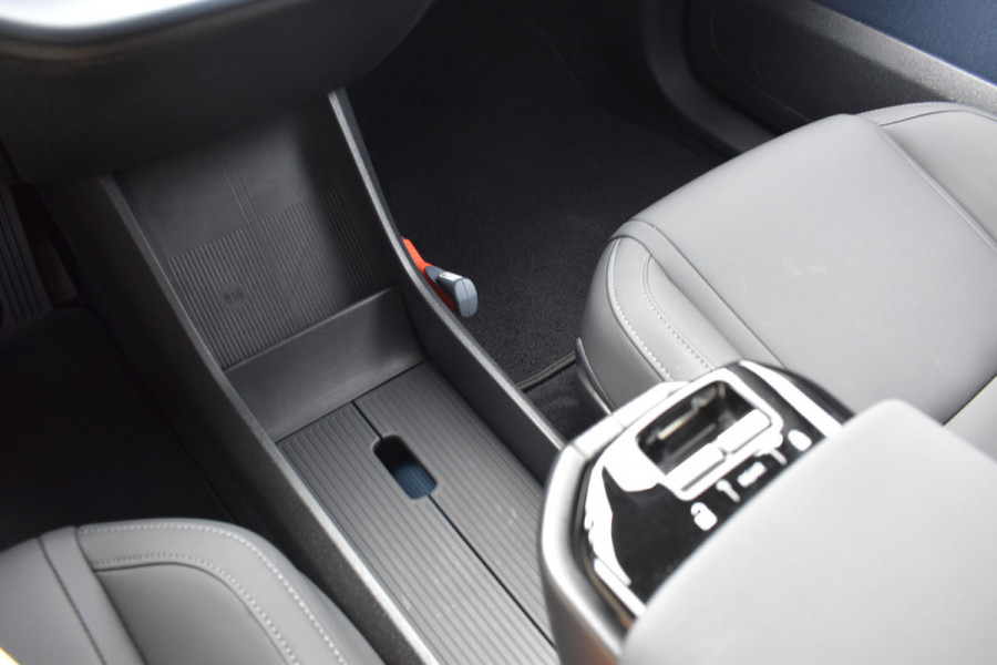 Volvo EX30 Single Motor Extended Range Plus 69 kWh | ACC | Blis | Camera | H&K | 19"LMV