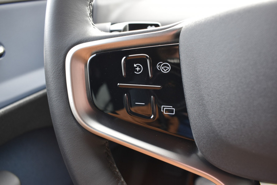 Volvo EX30 Single Motor Extended Range Plus 69 kWh | ACC | Blis | Camera | H&K | 19"LMV