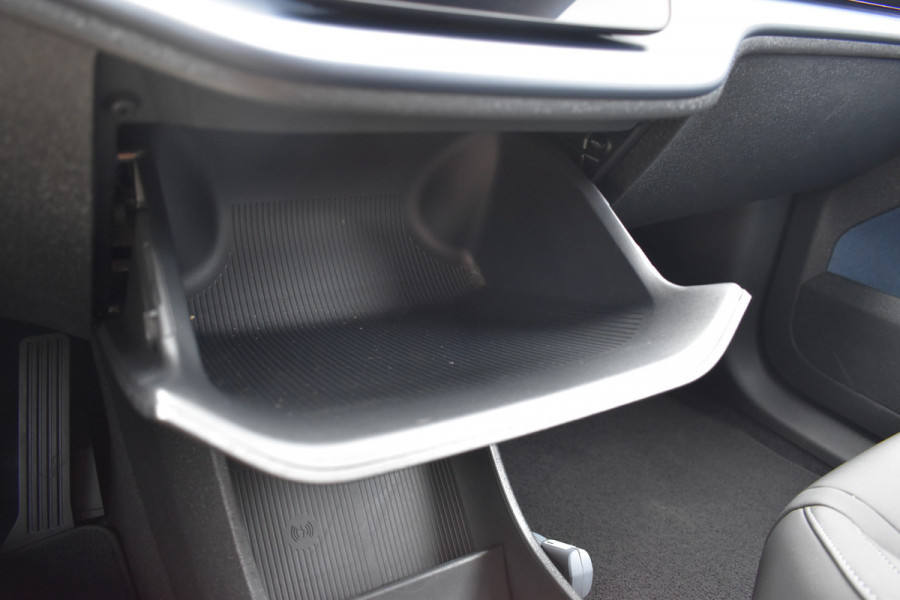 Volvo EX30 Single Motor Extended Range Plus 69 kWh | ACC | Blis | Camera | H&K | 19"LMV