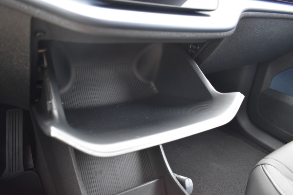 Volvo EX30 Single Motor Extended Range Plus 69 kWh | ACC | Blis | Camera | H&K | 19"LMV