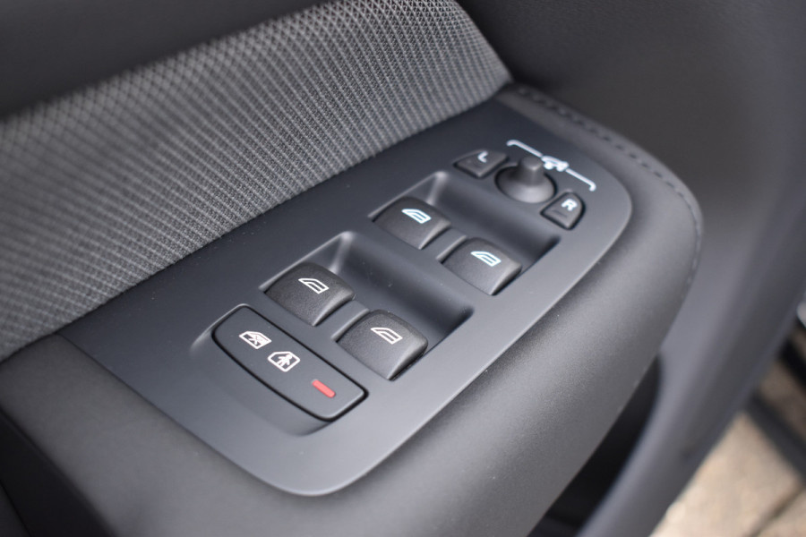 Volvo XC60 T6 AWD 350PK Plug-in Hybrid Plus Black Edition | 21'' | H&K | BLIS | Adaptive cruise | MY26 |