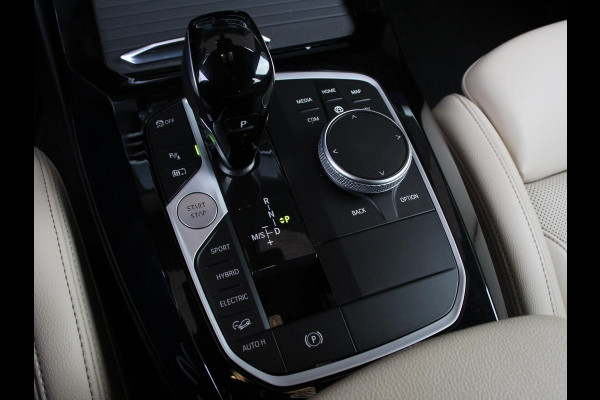 BMW X3 xDrive30e PHEV M-Sport Demo auto ! | Panorama dak | Navigatie | Climate Control | Lichtmetalen Velgen