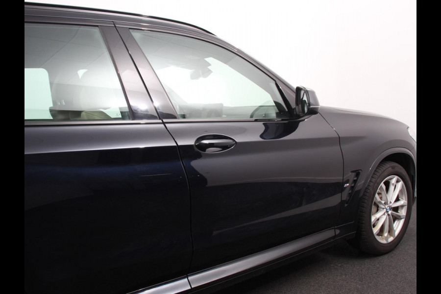 BMW X3 xDrive30e PHEV M-Sport Demo auto ! | Panorama dak | Navigatie | Climate Control | Lichtmetalen Velgen