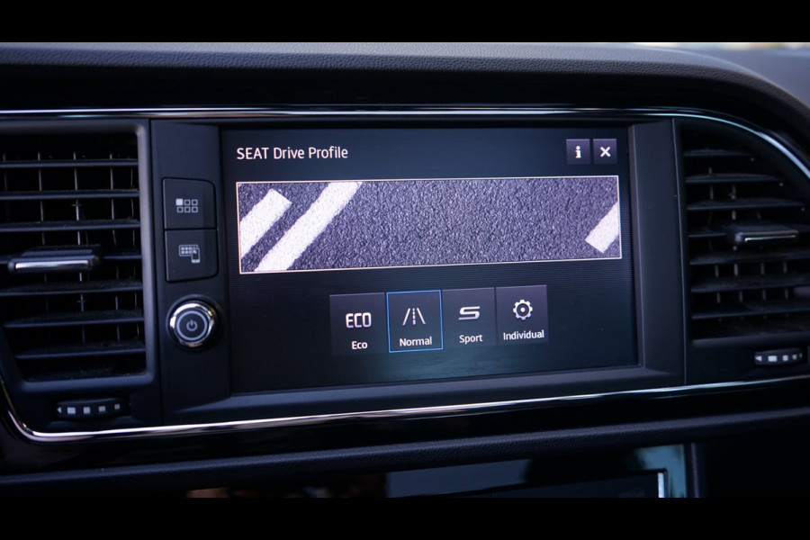 Seat Leon ST 1.5 TSI FR Ultimate Black Edition AUTOMAAT-AMBIANCE-ACC-ALCANTARA-BEATS-CAMERA-FULL LED-KEYLESS-PANORAMA-VIRTUEEL