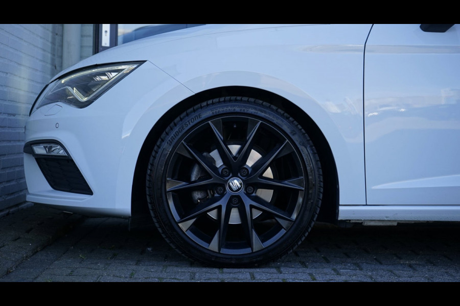 Seat Leon ST 1.5 TSI FR Ultimate Black Edition AUTOMAAT-AMBIANCE-ACC-ALCANTARA-CAMERA-FULL LED-KEYLESS-PANORAMA-VIRTUEEL