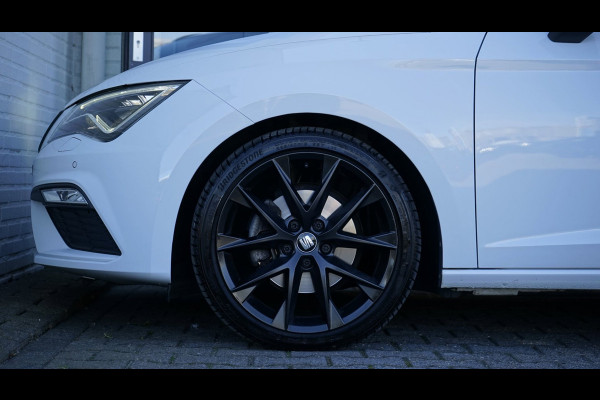 Seat Leon ST 1.5 TSI FR Ultimate Black Edition AUTOMAAT-AMBIANCE-ACC-ALCANTARA-CAMERA-FULL LED-KEYLESS-PANORAMA-VIRTUEEL