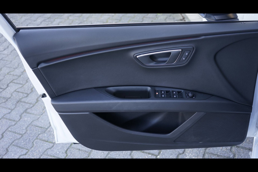 Seat Leon ST 1.5 TSI FR Ultimate Black Edition AUTOMAAT-AMBIANCE-ACC-ALCANTARA-CAMERA-FULL LED-KEYLESS-PANORAMA-VIRTUEEL