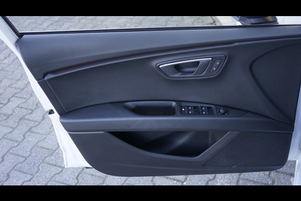 Seat Leon ST 1.5 TSI FR Ultimate Black Edition AUTOMAAT-AMBIANCE-ACC-ALCANTARA-CAMERA-FULL LED-KEYLESS-PANORAMA-VIRTUEEL