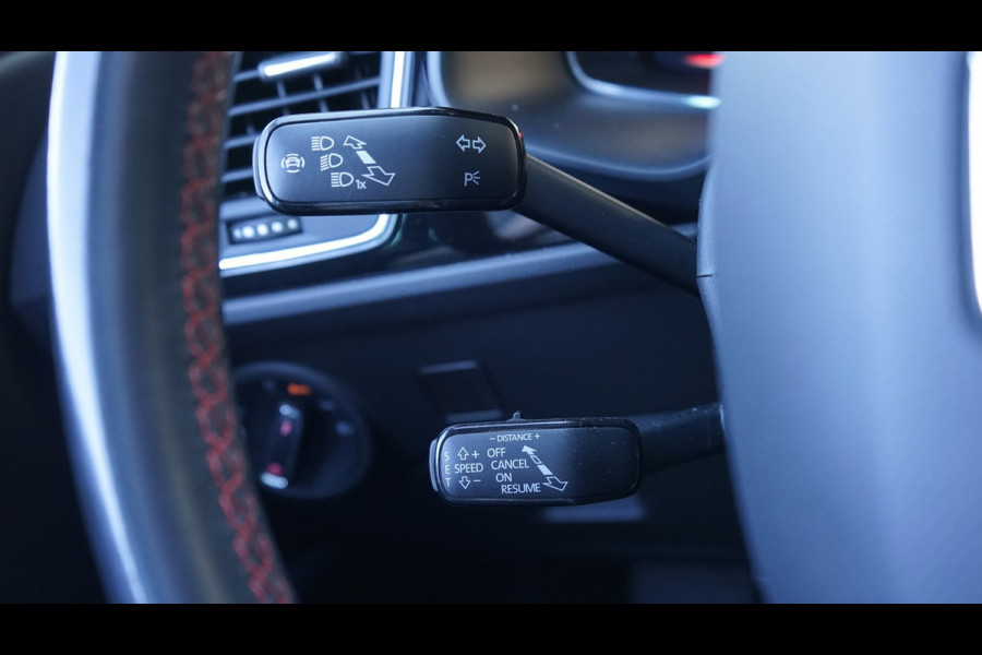 Seat Leon ST 1.5 TSI FR Ultimate Black Edition AUTOMAAT-AMBIANCE-ACC-ALCANTARA-CAMERA-FULL LED-KEYLESS-PANORAMA-VIRTUEEL