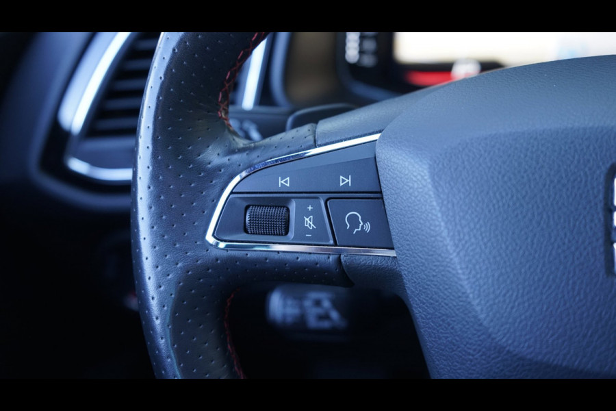 Seat Leon ST 1.5 TSI FR Ultimate Black Edition AUTOMAAT-AMBIANCE-ACC-ALCANTARA-CAMERA-FULL LED-KEYLESS-PANORAMA-VIRTUEEL