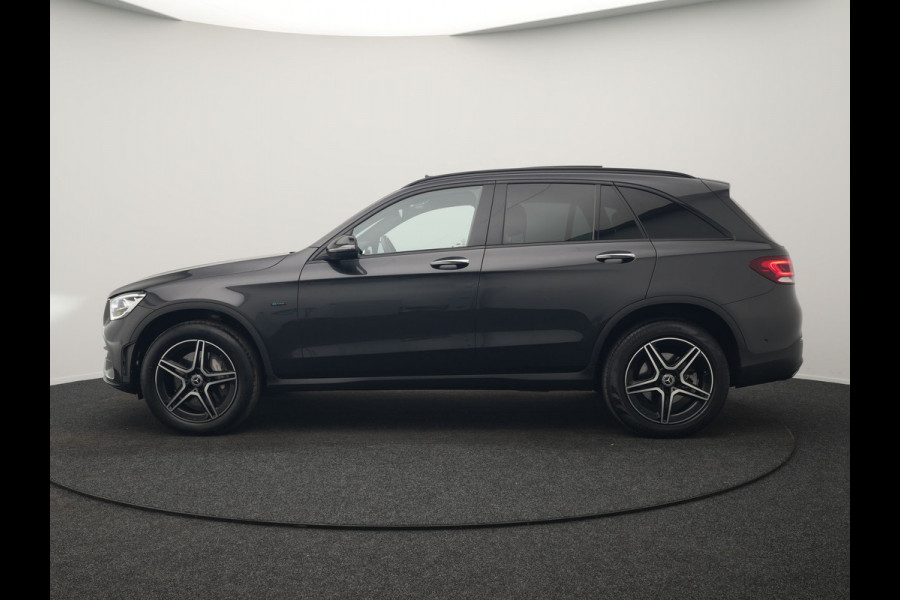 Mercedes-Benz GLC 300e 4MATIC Premium Plus PHEV 320pk Dealer O.H | Panodak | Adaptive Cruise | Sportstoelen Memory | Burmester | AMG Exterieur | Head Up | Camera | Keyless |