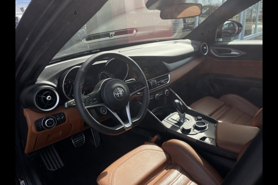 Alfa Romeo Giulia 2.0T Super 200 PK | Veloce interieur/exterieur | Trekhaak afn. | Volledig dealer onderhouden
