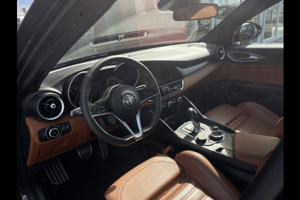 Alfa Romeo Giulia 2.0T Super 200 PK | Veloce interieur/exterieur | Trekhaak afn. | Volledig dealer onderhouden