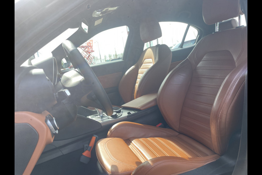 Alfa Romeo Giulia 2.0T Super 200 PK | Veloce interieur/exterieur | Trekhaak afn. | Volledig dealer onderhouden