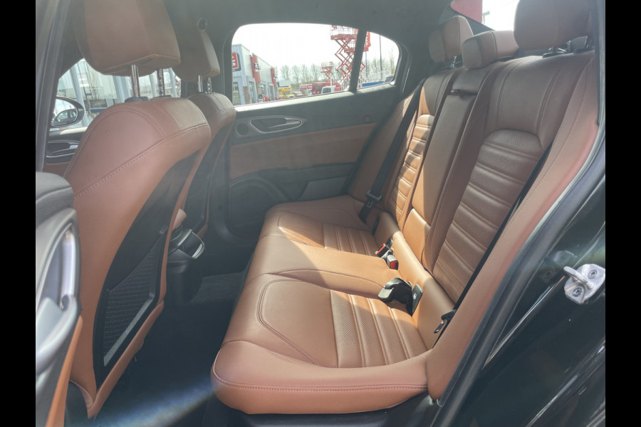 Alfa Romeo Giulia 2.0T Super 200 PK | Veloce interieur/exterieur | Trekhaak afn. | Volledig dealer onderhouden