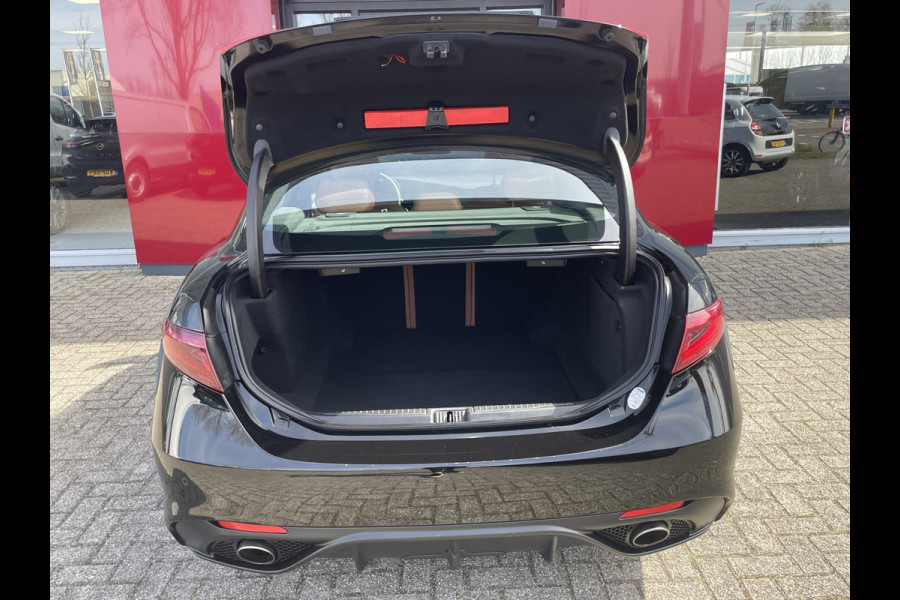 Alfa Romeo Giulia 2.0T Super 200 PK | Veloce interieur/exterieur | Trekhaak afn. | Volledig dealer onderhouden
