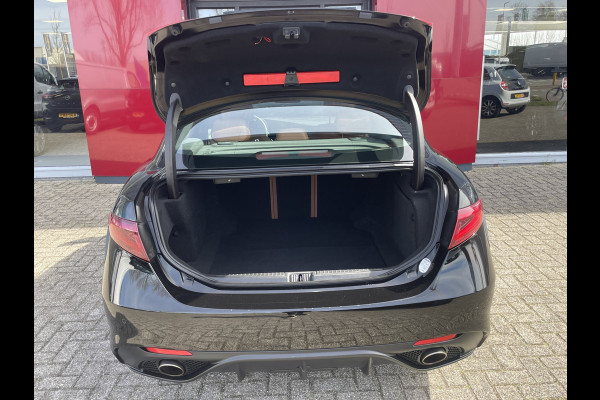 Alfa Romeo Giulia 2.0T Super 200 PK | Veloce interieur/exterieur | Trekhaak afn. | Volledig dealer onderhouden