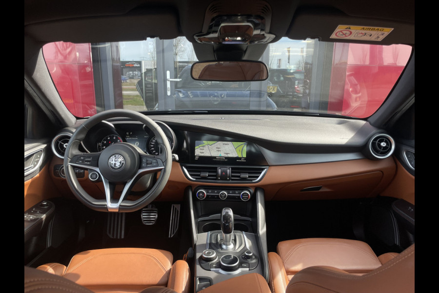 Alfa Romeo Giulia 2.0T Super 200 PK | Veloce interieur/exterieur | Trekhaak afn. | Volledig dealer onderhouden