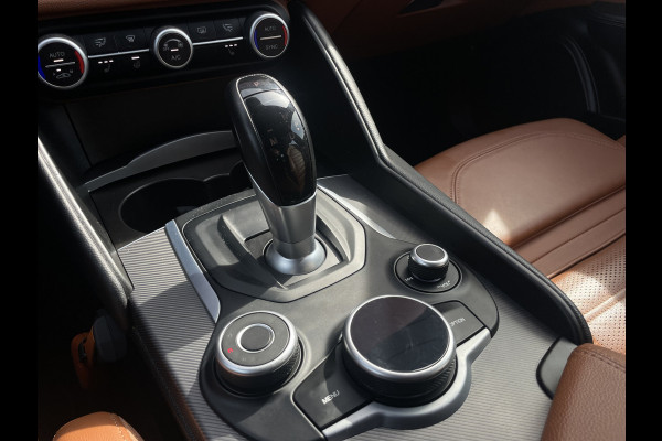 Alfa Romeo Giulia 2.0T Super 200 PK | Veloce interieur/exterieur | Trekhaak afn. | Volledig dealer onderhouden