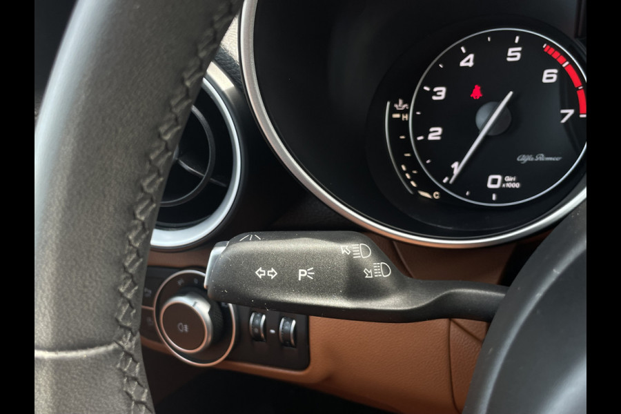Alfa Romeo Giulia 2.0T Super 200 PK | Veloce interieur/exterieur | Trekhaak afn. | Volledig dealer onderhouden