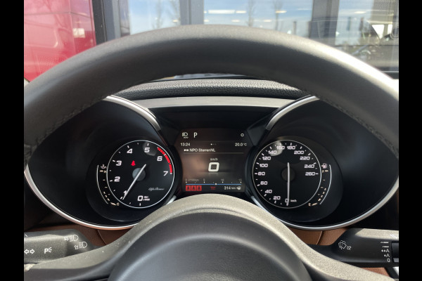 Alfa Romeo Giulia 2.0T Super 200 PK | Veloce interieur/exterieur | Trekhaak afn. | Volledig dealer onderhouden