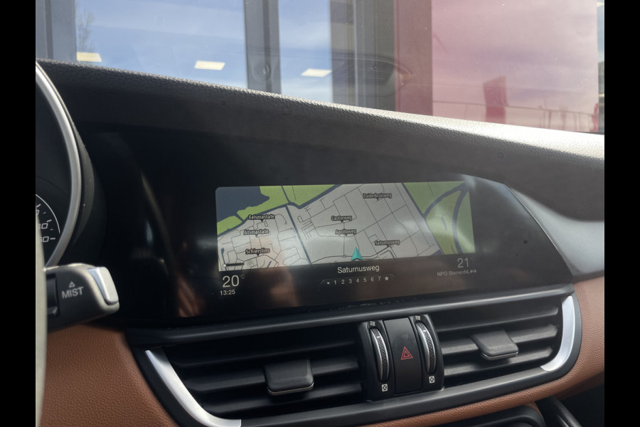 Alfa Romeo Giulia 2.0T Super 200 PK | Veloce interieur/exterieur | Trekhaak afn. | Volledig dealer onderhouden