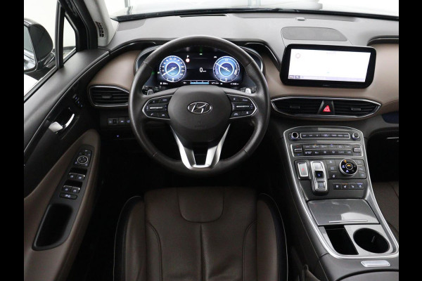 Hyundai Santa Fe 1.6 T-GDI PHEV Premium 7 Persoons | SOH 97,2% | Stoelventilatie | Trekhaak | Head-Up | Leder | Achterbankverwarming | 360 Camera | Carplay | Keyless | Adaptive cruise | Navigatie | Plug In