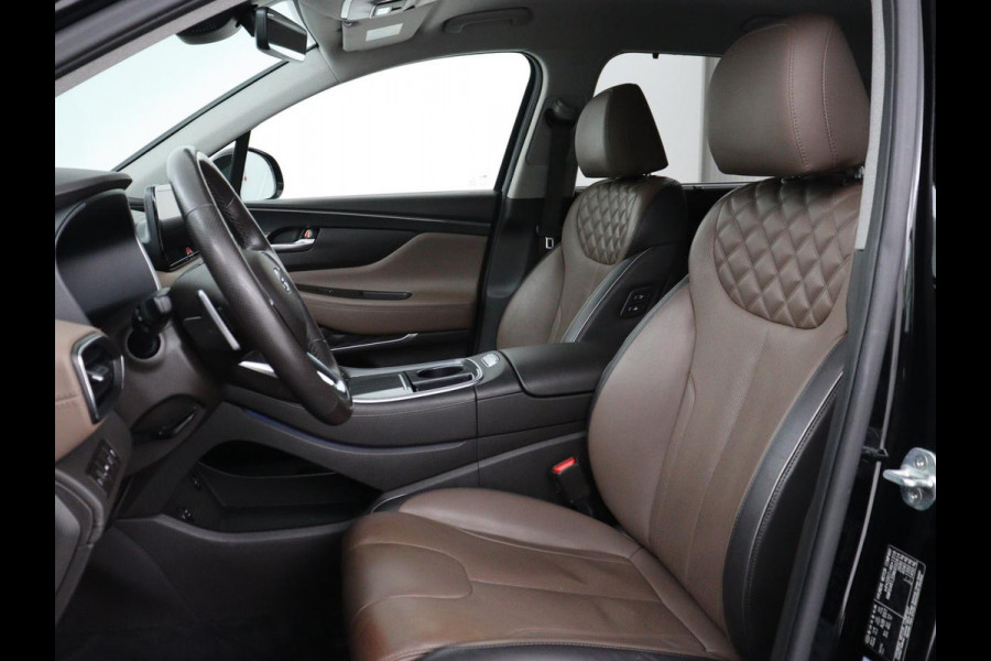 Hyundai Santa Fe 1.6 T-GDI PHEV Premium 7 Persoons | SOH 97,2% | Stoelventilatie | Trekhaak | Head-Up | Leder | Achterbankverwarming | 360 Camera | Carplay | Keyless | Adaptive cruise | Navigatie | Plug In