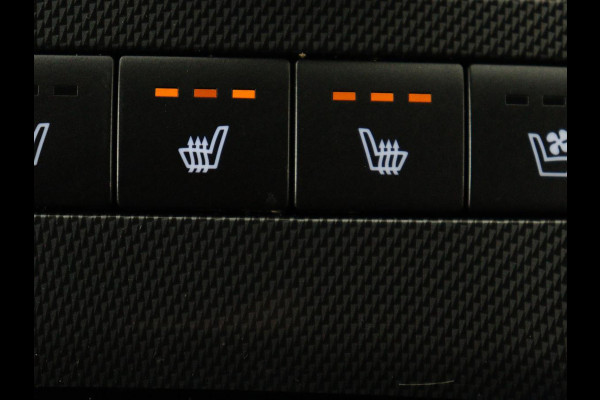 Hyundai Santa Fe 1.6 T-GDI PHEV Premium 7 Persoons | SOH 97,2% | Stoelventilatie | Trekhaak | Head-Up | Leder | Achterbankverwarming | 360 Camera | Carplay | Keyless | Adaptive cruise | Navigatie | Plug In