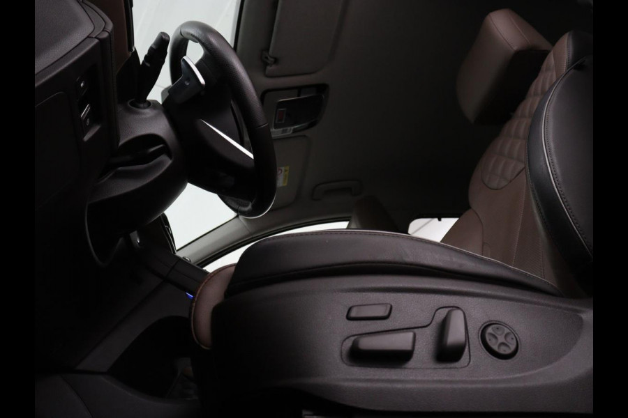 Hyundai Santa Fe 1.6 T-GDI PHEV Premium 7 Persoons | SOH 97,2% | Stoelventilatie | Trekhaak | Head-Up | Leder | Achterbankverwarming | 360 Camera | Carplay | Keyless | Adaptive cruise | Navigatie | Plug In