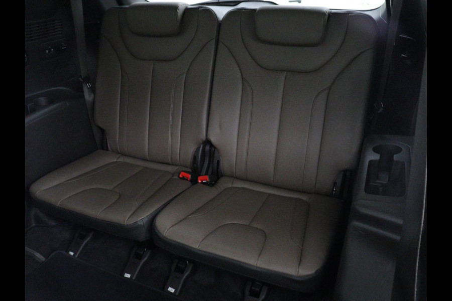 Hyundai Santa Fe 1.6 T-GDI PHEV Premium 7 Persoons | SOH 97,2% | Stoelventilatie | Trekhaak | Head-Up | Leder | Achterbankverwarming | 360 Camera | Carplay | Keyless | Adaptive cruise | Navigatie | Plug In