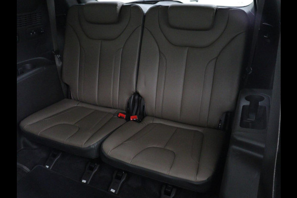 Hyundai Santa Fe 1.6 T-GDI PHEV Premium 7 Persoons | SOH 97,2% | Stoelventilatie | Trekhaak | Head-Up | Leder | Achterbankverwarming | 360 Camera | Carplay | Keyless | Adaptive cruise | Navigatie | Plug In