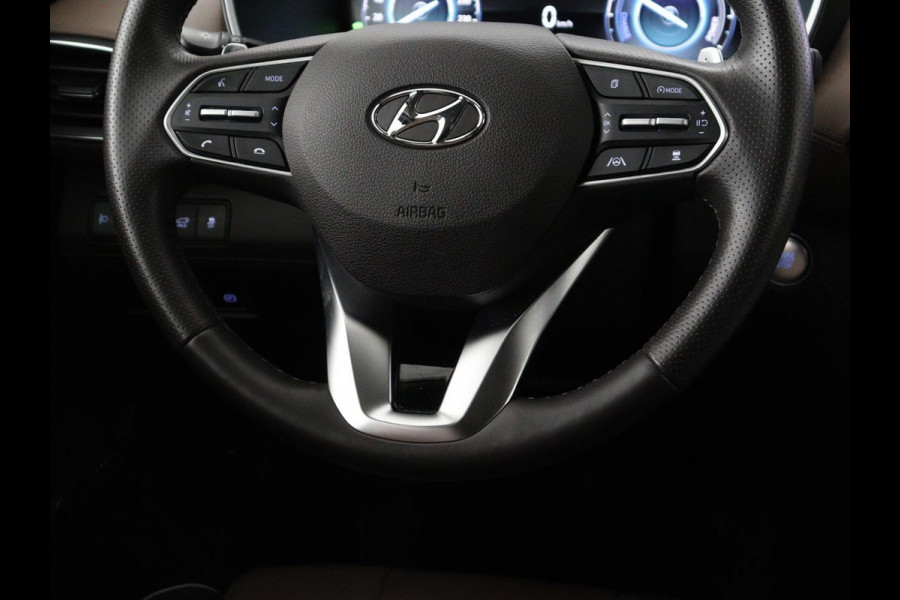 Hyundai Santa Fe 1.6 T-GDI PHEV Premium 7 Persoons | SOH 97,2% | Stoelventilatie | Trekhaak | Head-Up | Leder | Achterbankverwarming | 360 Camera | Carplay | Keyless | Adaptive cruise | Navigatie | Plug In